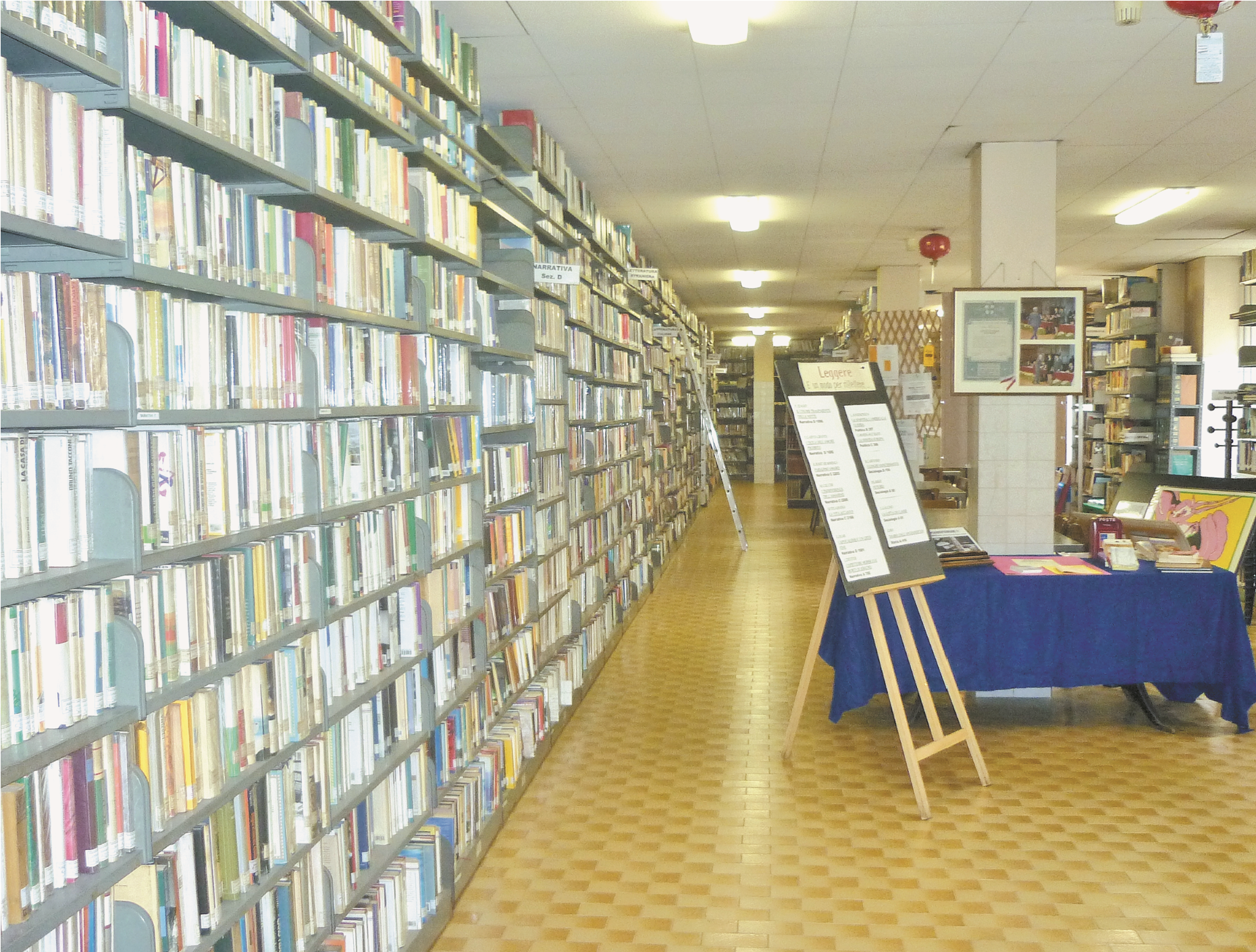 Uno scorcio della biblioteca del CCA in corso XXII Marzo