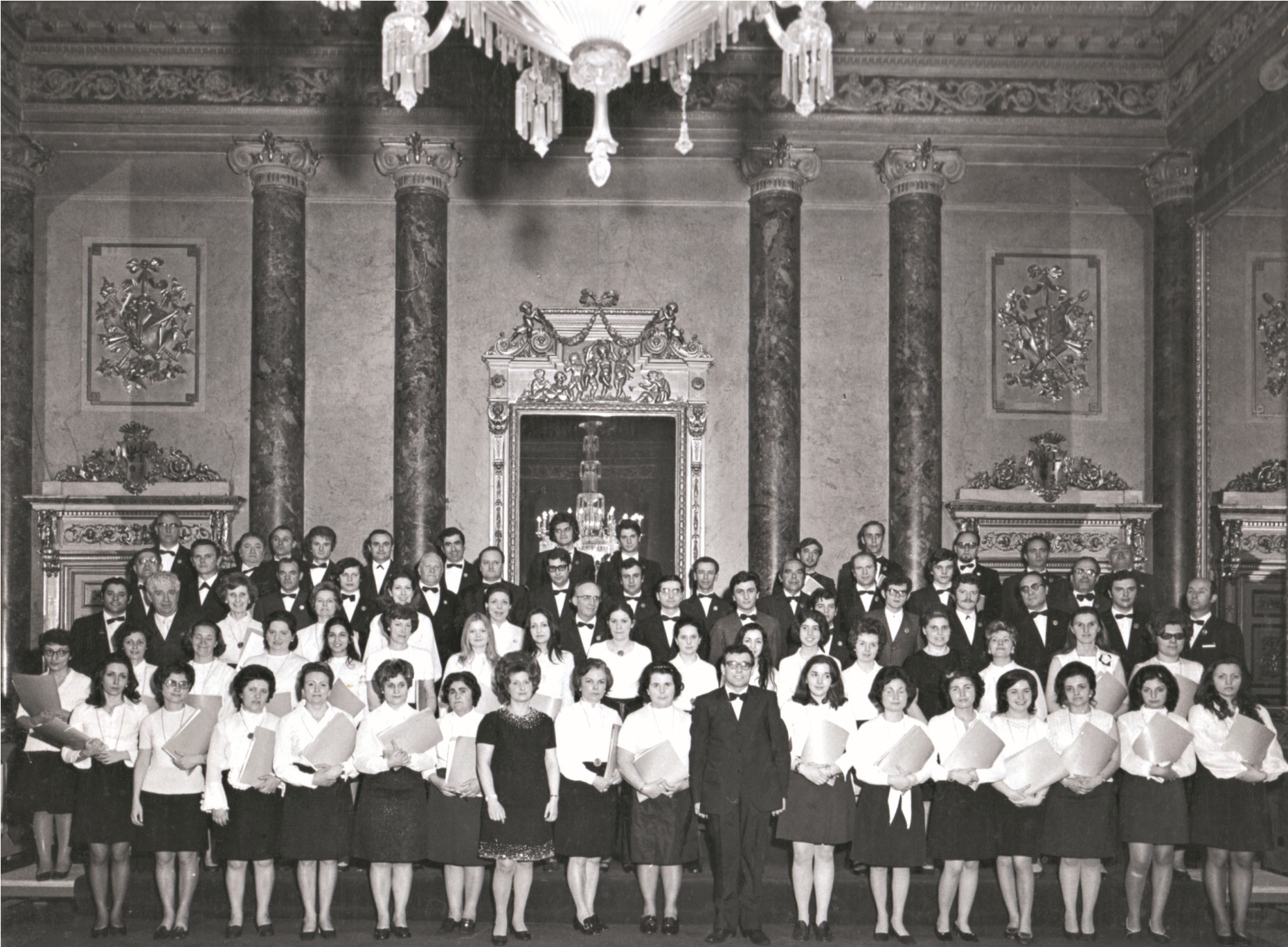 Il coro dell’Antonianum diretto da padre Francesco Ruffato al Circolo della Stampa nel 1970
