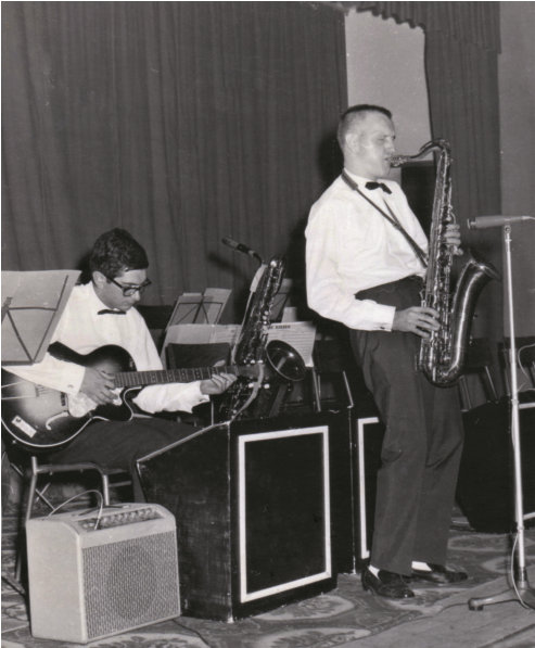 Musicista durante un assolo di sassofono