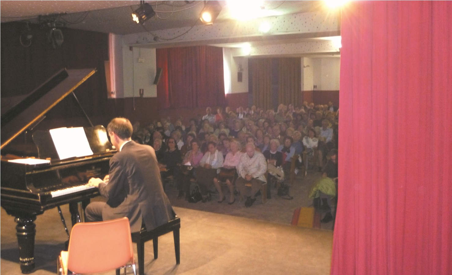 Don Carlo José Seno suona Chopin