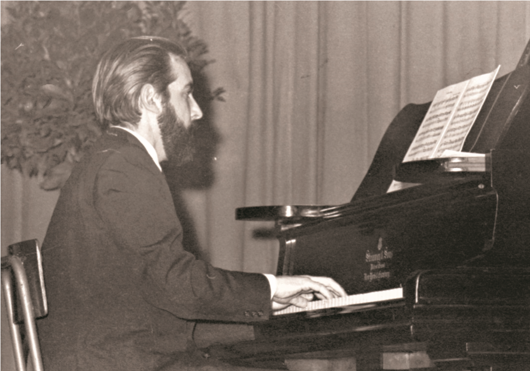 Giorgio Gaslini al pianoforte nell'auditorium nel 1968